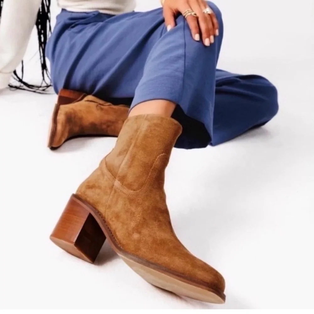 PORTLAND LEATHER Patina Oslito Suede Boots in Sand size 10.5